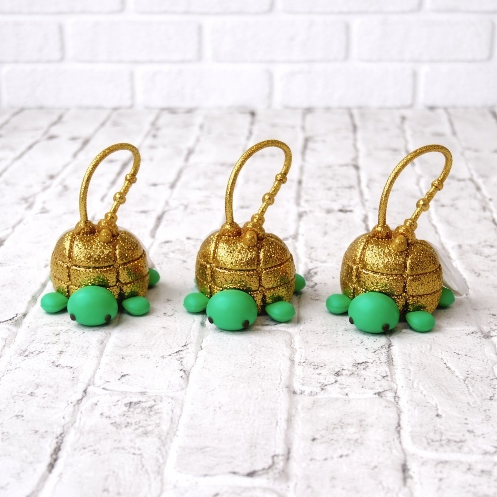 Bath & Body Works Pocketbac Sanitizer Holder Royal Ice Turtle and PocketBac